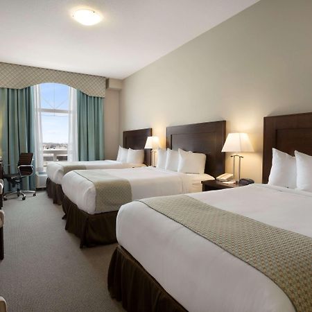 Ramada By Wyndham Emerald Park/Regina East Exterior foto