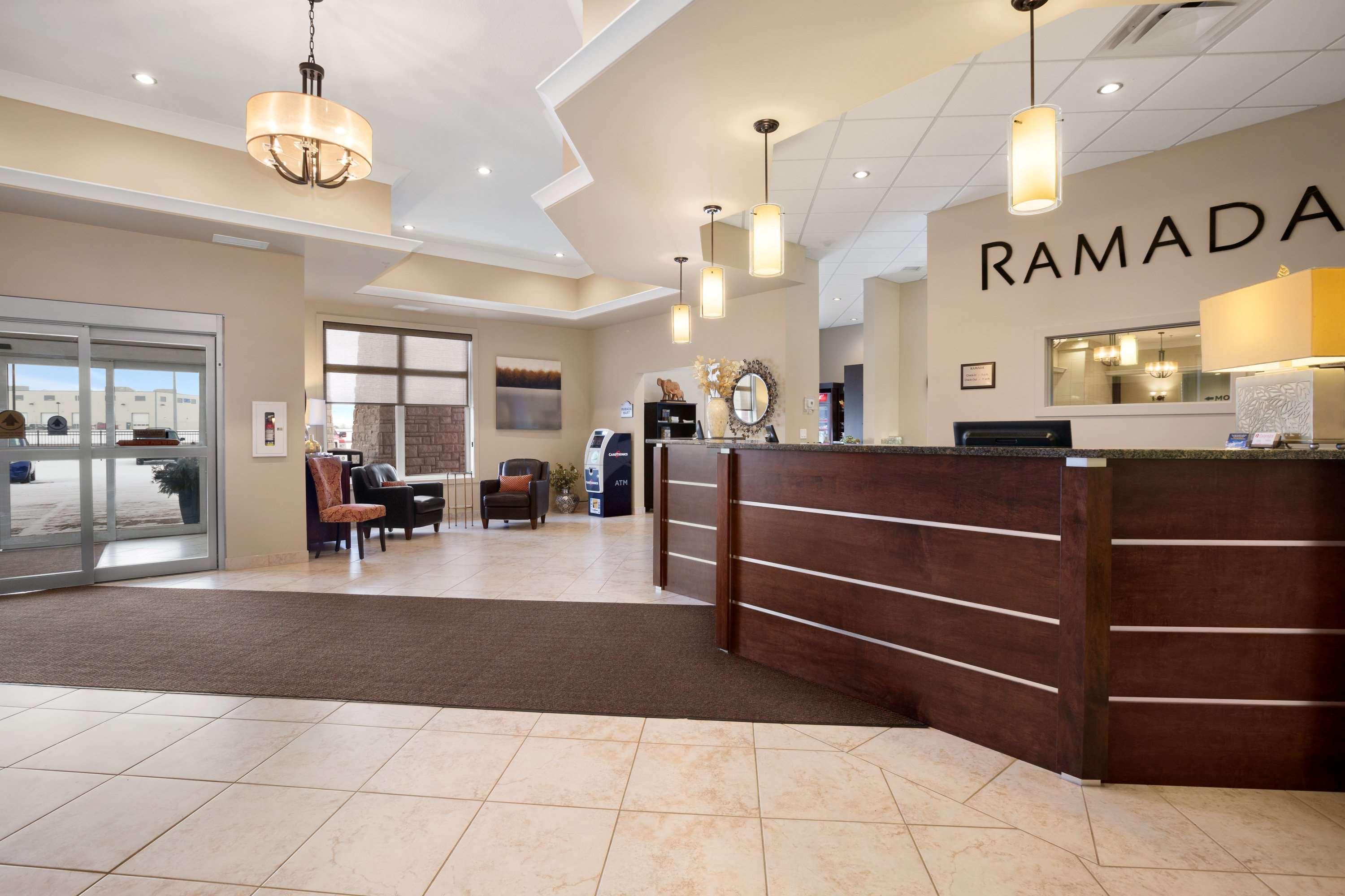 Ramada By Wyndham Emerald Park/Regina East Exterior foto