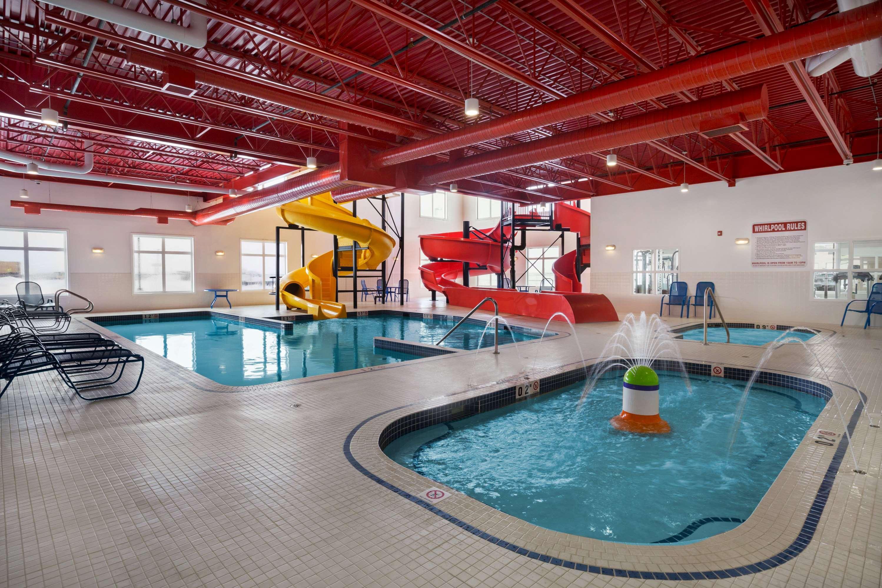 Ramada By Wyndham Emerald Park/Regina East Exterior foto
