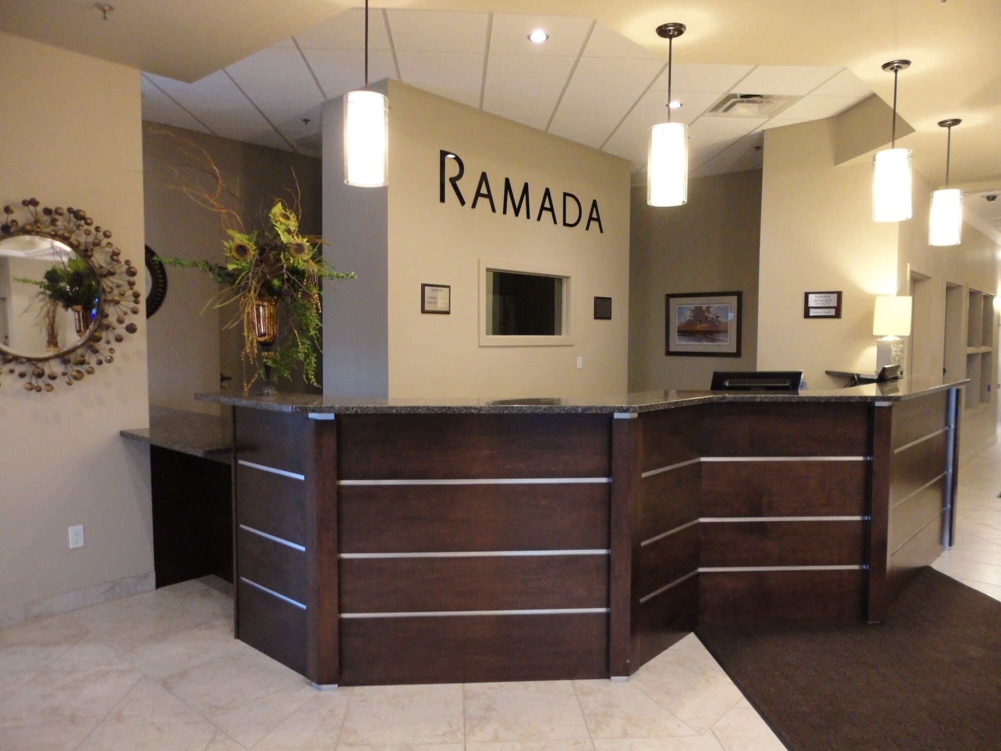 Ramada By Wyndham Emerald Park/Regina East Exterior foto